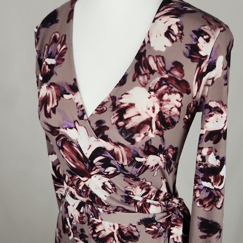 Simply Vera Vera Wang Violet and Grey Floral Wrap Dress - Picture 4 of 8